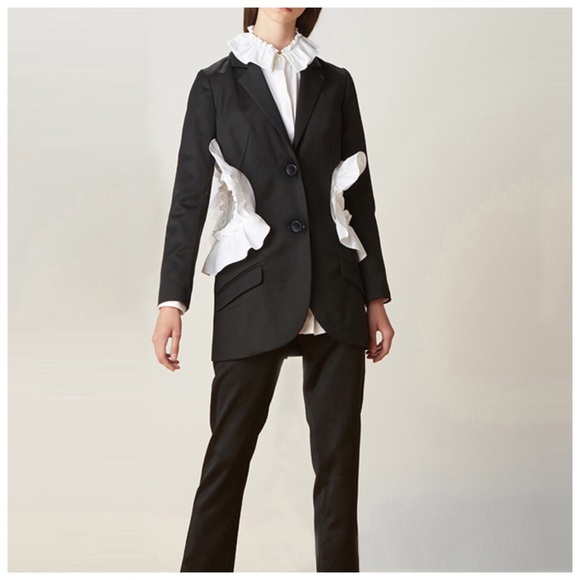 🎁 Black & White Ruffle Open Cut Out Side Jacket - Picture 4 of 8